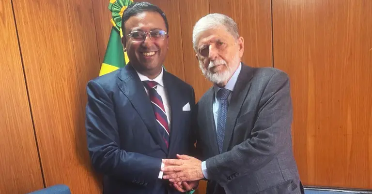 পররাষ্ট্র বিষয়ক উপদেষ্টা হুমায়ুন কবির ও ব্রাজিলের রাষ্ট্রপতি লুইজ ইনাসিও লুলা দা সিলভা